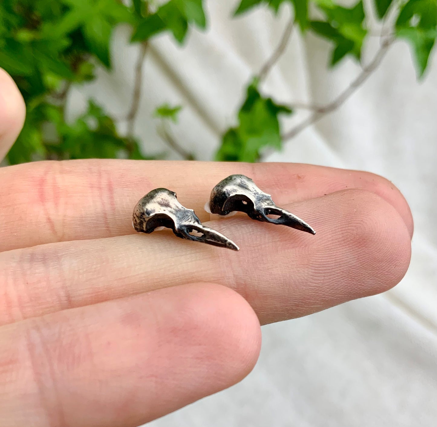 Crow scull stud earrings