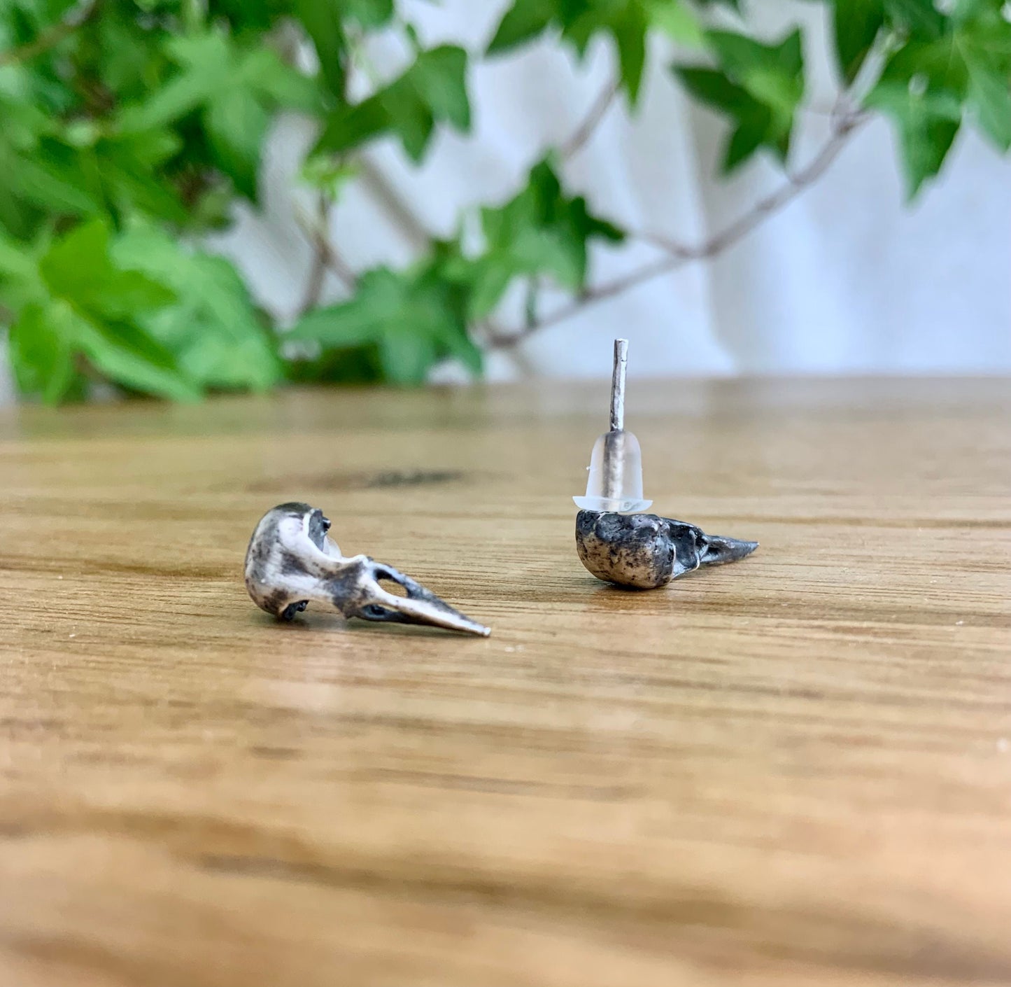 Crow scull stud earrings